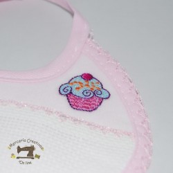 Babero para bordar cupcake