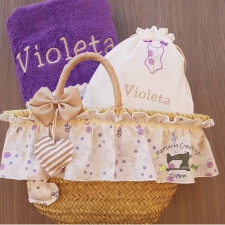 Capazo con toalla y bolsita a juego personalizadas modelo "Violeta"