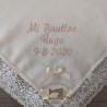 Pañuelo de bautizo con  nombre y fecha bordados