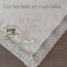 Pañuelo de bautizo con nombre y fecha bordados