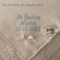 pañuelo de bautizo bordado en celeste