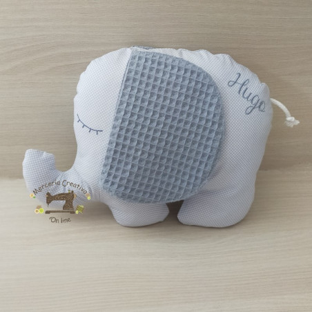 Elefante de tela infantil