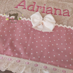 Toalla personalizada modelo "Topitos".