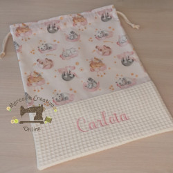 Mochila infantil waffle crema opción bolsita a juego